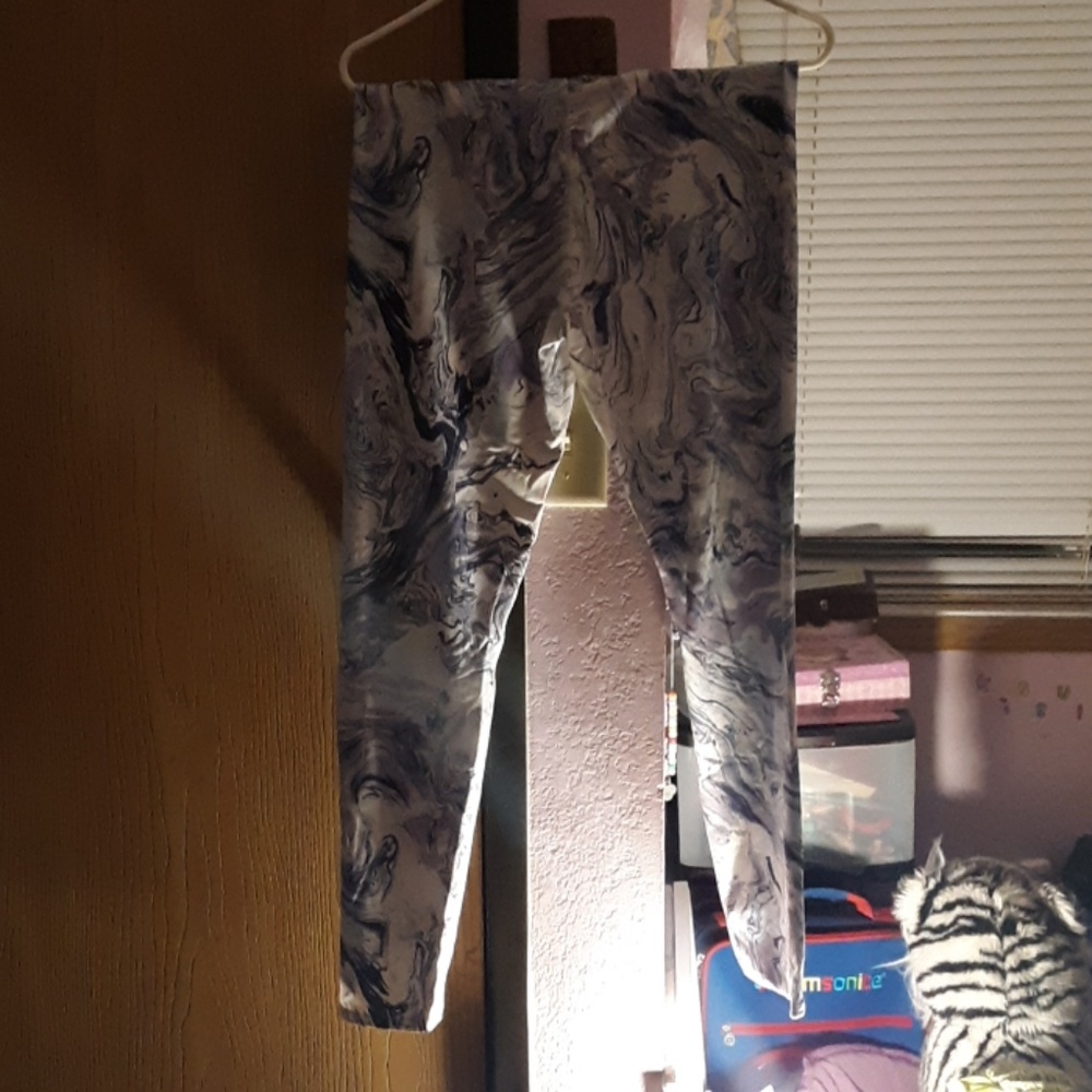 Yoga pants marble purple and white.